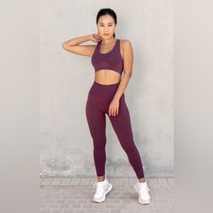 Lilias Active Performance Seamless
Leggings & Sports Bra Set Size Medium Plum